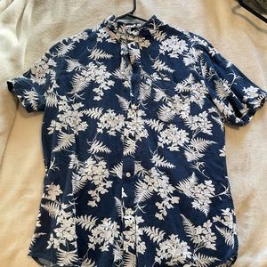 Banana Republic Short Sleeve Button Down - L